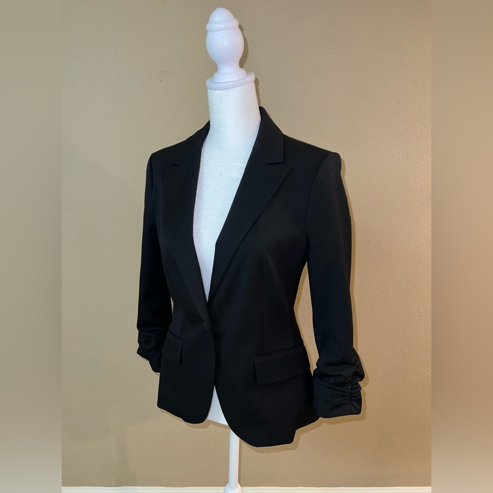 Express Women’s Size 4 Black Blazer